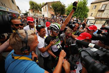 El ciclista noruego Edvald Boasson de 'Dimension Data' al llegar a la meta después de proclamarse campeón de la etapa 19ª del Tour de Francia.
