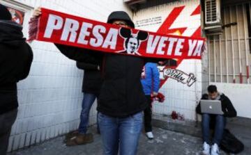 Las protestas de la afición de Rayo contra el fichaje de Zozulya y Martín Presa