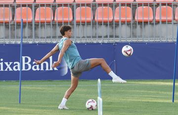 El delantero portugu¨¦s, Jo?o F¨¦lix, entrenando en las instalaciones deportivas del Cerro del Espino.
