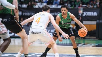 Dotson, defendido por Villar.