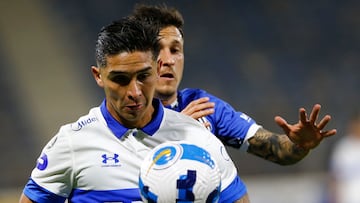 Futbol, Universidad Catolica vs Talleres.
Copa Libertadores 2022.
El jugador de Universidad Catolica Felipe Gutierrez juega el balón contra Talleres durante el partido por el grupo H de la Copa Libertadores realizado en el estadio San Carlos de Apoquindo, Santiago, Chile.
24/05/2022
Marcelo Hernandez/Photosport
Football, Universidad Catolica vs Talleres.
2022 Copa Libertadores Championship.
Universidad Catolica’s player Felipe Gutierrez, play the ball against Talleres during match of group H Copa Libertadores championship held at San Carlos de Apoquindo stadium in Santiago, Chile.
24/05/2022
Marcelo Hernandez/Photosport