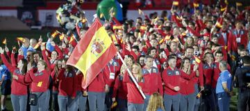 Desfile de la delegación de España, encabezada por la nadadora Mireia Belmonte durante el acto de inauguración hoy en Tarragona de los XVIII edición de los Juegos Mediterráneos. 