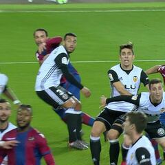 El gol anulado al Levante por una falta de Paulista a Gayá