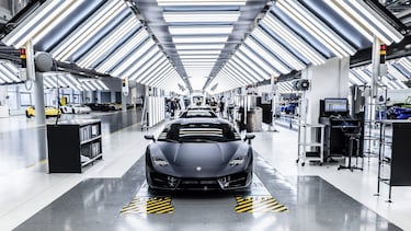 ¿Cómo Lamborghini pasó de producir unos cuántos autos a miles de unidades?