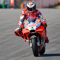 Lorenzo capitanea el ataque Ducati contra Márquez