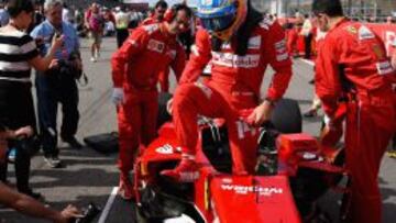 El adiós definitivo de Alonso a la ‘Scuderia’ para la próxima temporada es un secreto a voces y tan sólo falta la confirmación oficial que anuncie su llegada al proyecto de McLaren Honda. Sin embargo, en F-1 todo puede cambiar en un instante y el camino del asturiano virar con destino a otro lugar, aunque en Woking están deseando que regrese el piloto que ya estuvo en 2007.