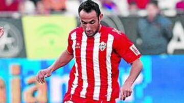 <b>SUPLENTE. </b>Juanma Ortiz, en un partido con el Almería.