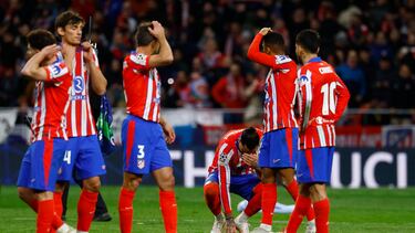Giménez, con dolor en el Metropolitano tras la eliminación del Atlético.