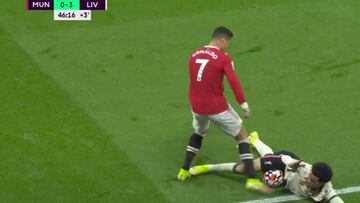 Cristiano pierde los papeles con un cruce de cables histórico: patadas salvajes a lo Pepe