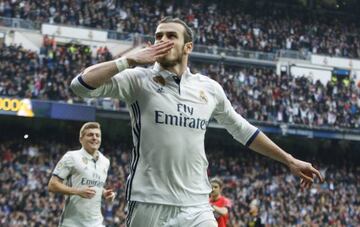 Bale celebrates his goal against Espanyol