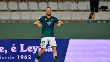 Carlos Vicente, celebrando su gol al Amorebieta.