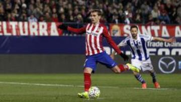 Griezmann lanza el penalti contra la Real Sociedad.