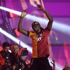 Osimhen ya está en Estambul