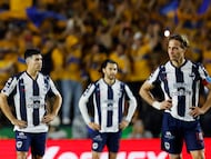 Soccer Football - Liga MX - Tigres UANL v Monterrey - Estadio Universitario, Monterrey, Mexico - March 7, 2026 Monterrey's Sergio Canales and teammates look dejected after Tigres UANL's Andre-Pierre Gignac scored their first goal during the match REUTERS/Daniel Becerril