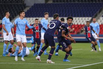 1-0. Marquinhos celebró el primer gol con Neymar.