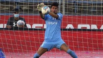 Futbol, Universidad Catolica vs Huachipato.
Fecha 27, campeonato Nacional 2020.
El arquero de Universidad Catolica Matias Dituro es fotografiado durante el partido de primera division contra Huachipato disputado en el estadio San Carlos de Apoquindo de Santiago, Chile.
04/01/2021
Andres Pina/Photosport
Football, Universidad Catolica vs Huachipato.
27th date, 2020 National Championship.
Universidad Catolica's goalkeeper Matias Dituro is pictured during the first division match against Huachipato held at the San Carlos de Apoquindo stadium in Santiago, Chile.
04/01/2021
Andres Pina/Photosport