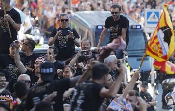 Fiesta en las calles de Valencia que alcanzó el éxtasis en Mestalla