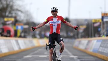 Asgreen celebra su victoria en el Tour de Flandes.
