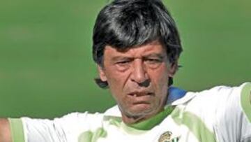 <b>CUMBRE EN JABUGO. </b>Paco Chaparro quiere analizar con Manuel Ruiz de Lopera los fichajes que todavía faltan por llegar. El entrenador desea 'meter prisa' al dirigente.