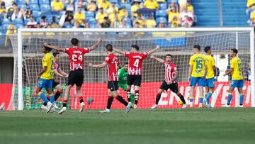 Los jugadores del Athletic celebran su triunfo ante Las Palmas.