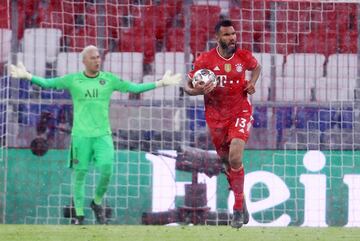 1-2. Eric Maxim Choupo-Moting celebró el primer gol.