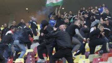 Incidentes en la grada del Estadio Nacional de Bucarest, en el último Rumanía-Hungría.