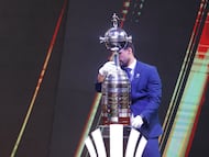 AMDEP3620. LUQUE (PARAGUAY), 17/03/2025.- Fotografía del trofeo de la Copa Libertadores este lunes, previo al sorteo de la fase de grupos de la Copa Libertadores 2025, en Luque (Paraguay). EFE/ Juan Pablo Pino