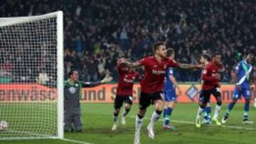 Joselu celebra el gol que le marc&oacute; la semana pasada al Wolfsburgo