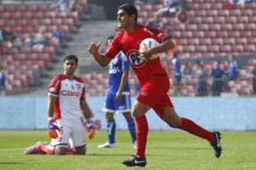 Sebastián Varas celebra el empate para Ñublense.