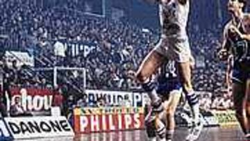 <b>LEYENDA.</b> Wayne Brabender logró el triplete en la temporada 73-74.