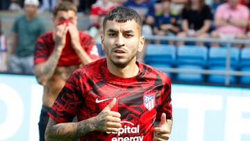 Correa, en el calentamiento previo al Atl¨¦tico-Manchester United
