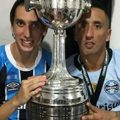 Los 9 títulos y 120 goles con que Lucas Barrios regresa a Colo Colo