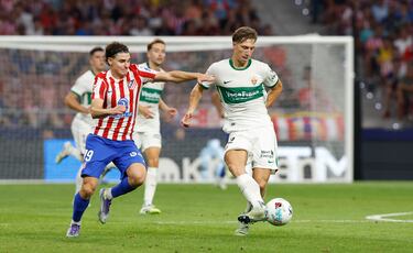 El central del equipo ilicitano cumplió en un escenario muy complicado. Ante una delantera tan potente como la del Atlético, solventó la papeleta con nota. 