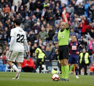 El francés aprovechó un error de entendimiento entre la defensa y el portero del Eibar para anotar. El colegiado lo anuló por fuera de juego.