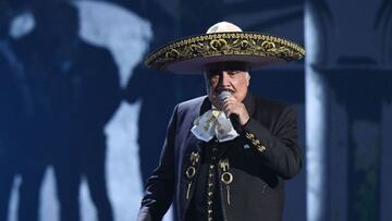 Vicente Fernández: despierto, pero con sedación mínima
