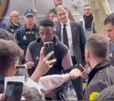El momentazo cómplice de Ceballos y Vinicius a la llegada a Sevilla