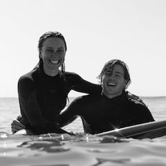 Kai McKenzie vuelve a surfear en el lugar donde un tiburón le arrebató una pierna