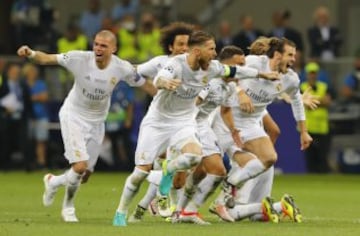 En el estadio de San Siro, los equipos madrileños volvián a enfrentarse en una final. Sergio Ramos y Carrasco marcaron y los 90 minutos quedan en empate. Se llegó a los penaltis, y el fallo de Juanfran hizo al Real Madrid ganador de su Undécima Champions League.