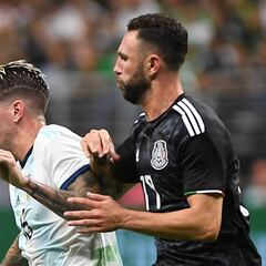 La mano de Marcos Rojo que no fue señalada como penal para México