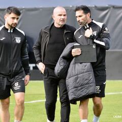 Paco López: “Ganar al Ceuta refuerza el magnífico trabajo que vienen haciendo los jugadores”