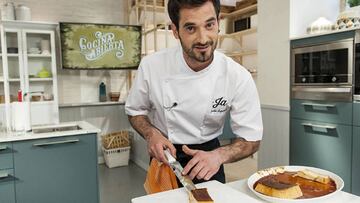 Joseba Argui&ntilde;ano sigue los pasos de su padre Karlos Argui&ntilde;ano y presenta el programa culinario Cocina abierta.