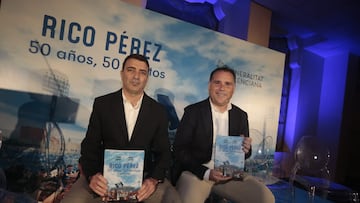 Julián Burgos y David Esteve, en la presentación del libro que han escrito sobre la historia del Estadio Rico Pérez.