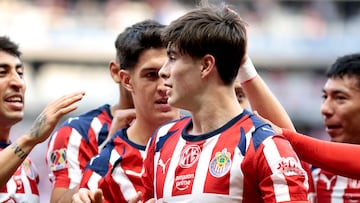Guadalajara's forward #34 Armando Gonzalez (C) celebrates with teammates after scoring during the Liga MX Apertura football match between Guadalajara and Monterrey at the Akron Stadium in Zapopan, Mexico on November 8, 2025. (Photo by Ulises Ruiz / AFP)