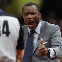 Los Raptors despiden a Casey, mejor entrenador del año