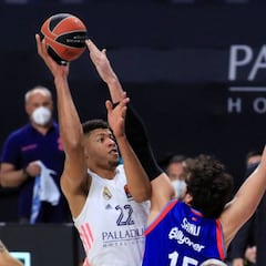 ¿Alerta roja? Tavares se fue lesionado ante el Efes