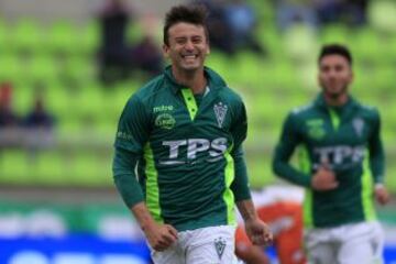 Roberto Gutiérrez, luego de jugar por Colo Colo y Palestino, se fue a México para luego regresar en 2014 a Santiago Wanderers.