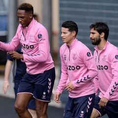 Mina destaca el profesionalismo de James y habla de Selección