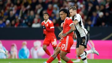 Renato Tapia en acci¨®n con Niclas Fullkrug durante el partido amistoso disputado por Alemania y Per¨² en Mainz.