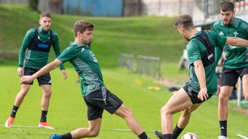Fran Manzanara, durante un entrenamiento del Racing de Ferrol.