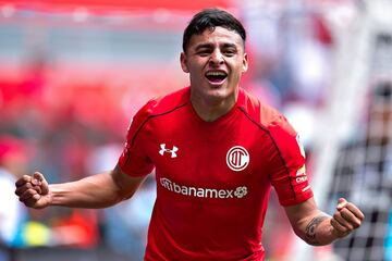 El atacante del Toluca ya es titular en el equipo de Hernán Cristante a su corta edad. Cuenta con cinco goles en el presente Apertura 2018 y ante la falta de gol en el representativo nacional, bien podría ser una opción en el Tri.